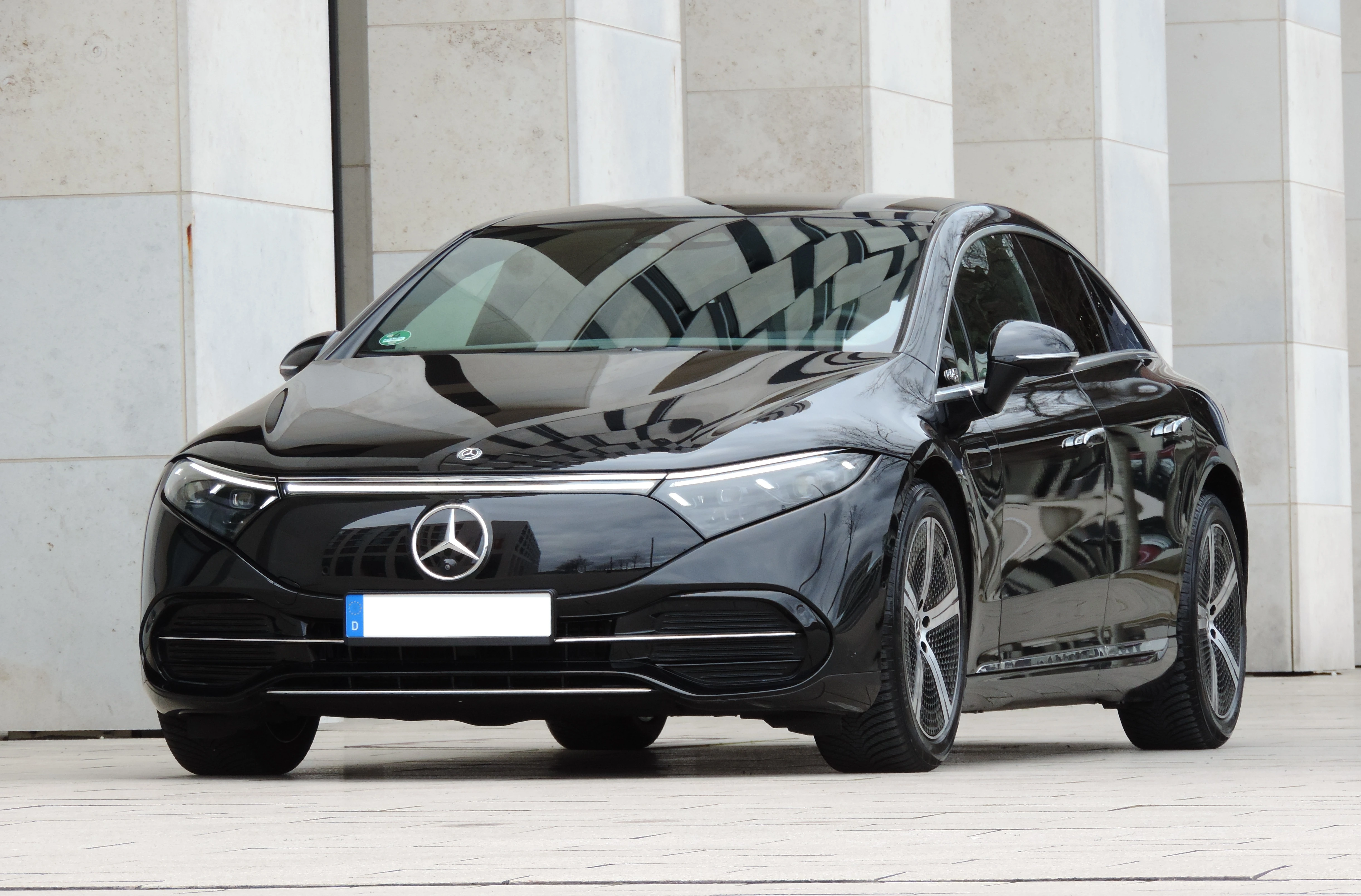 mercedes benz eqs
